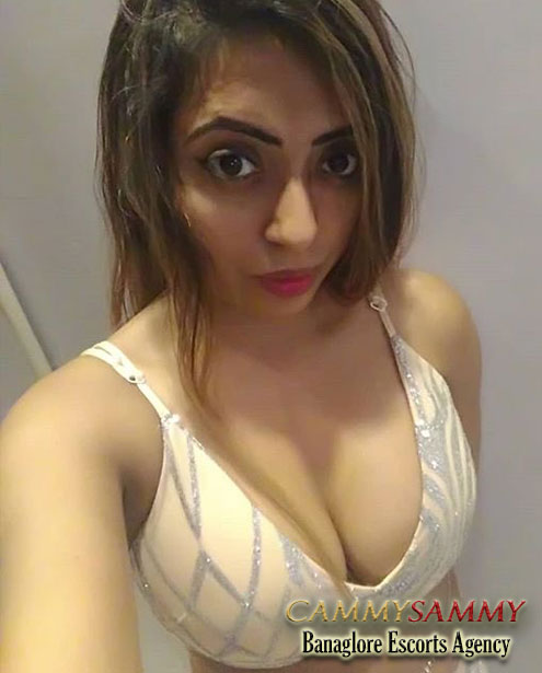 HOT BHABHI