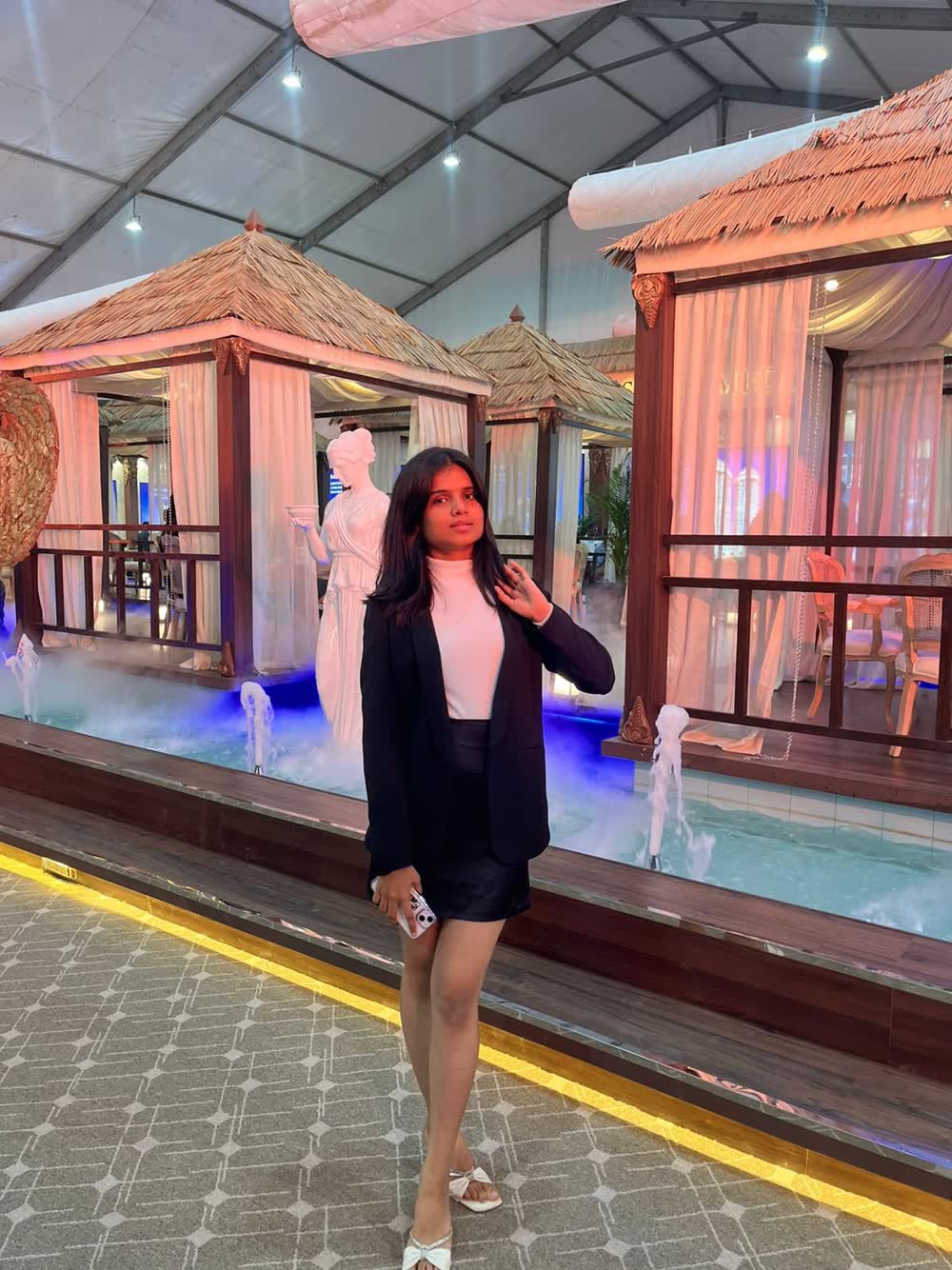 Bangalore escort Service Naira